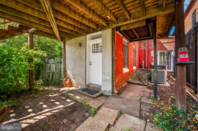 $1,600 | 665 Washington Boulevard, Baltimore, MD 21230