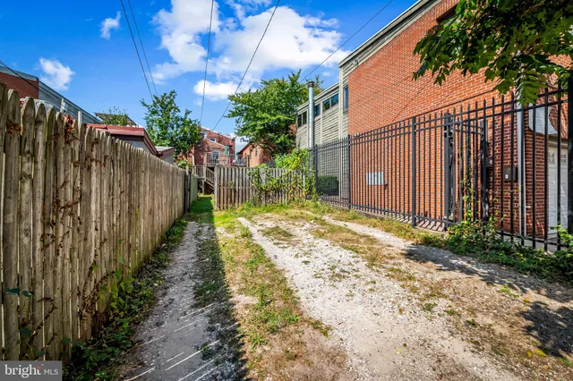 $1,600 | 665 Washington Boulevard, Baltimore, MD 21230