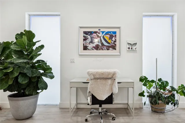 a view of sitting area with potted plant