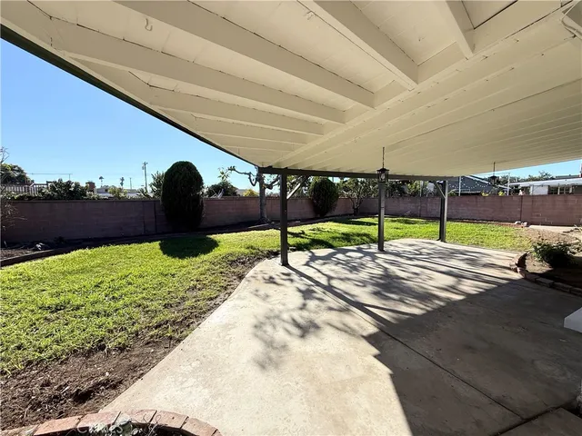 a view of a garage room with washing machine