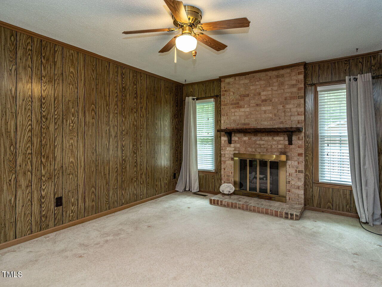 4926 McCormick Road Durham, NC 27713 - Photo 16 of 31 016-1280x960-family-room
