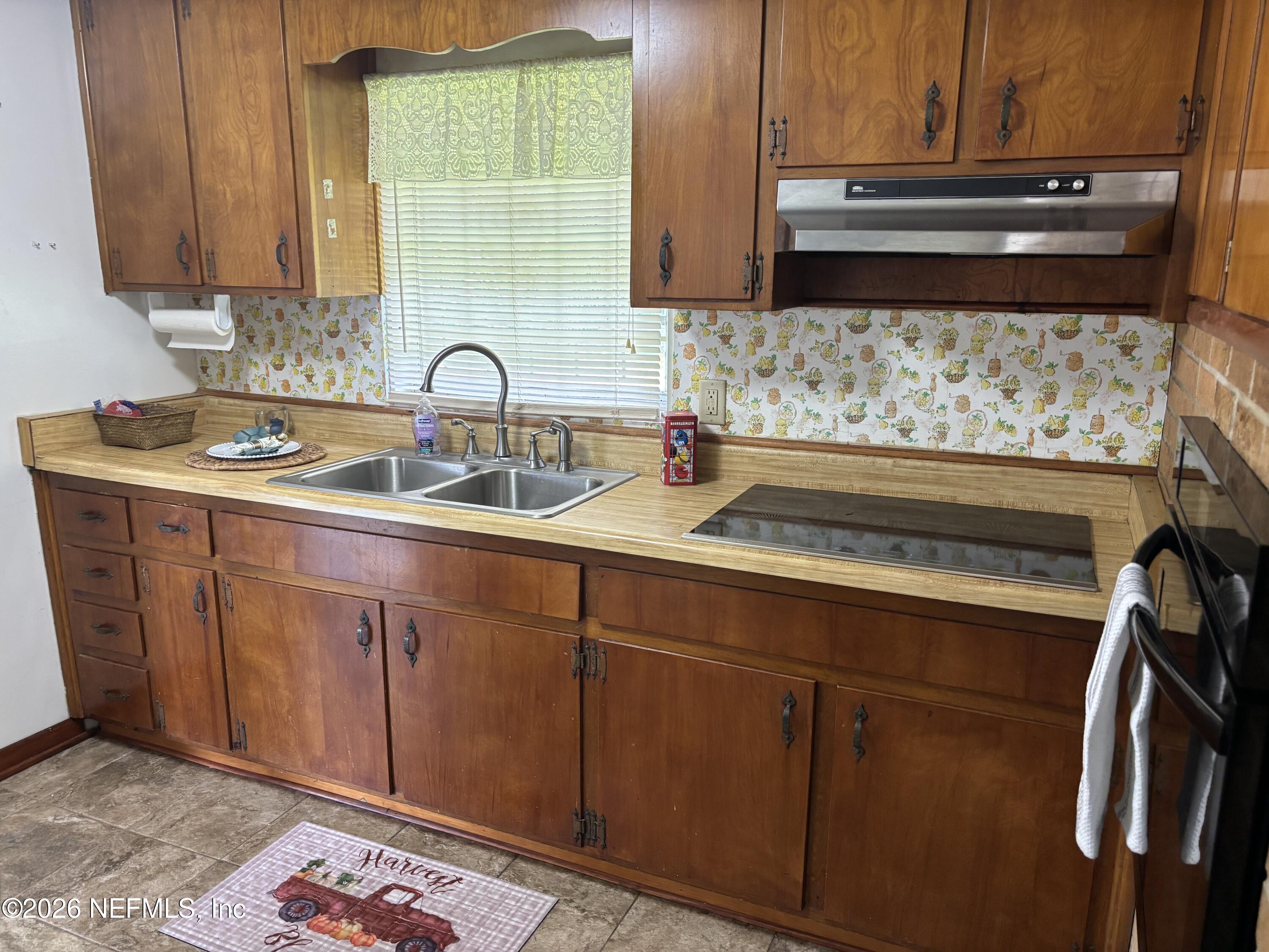 1644 Lessard Circle Jacksonville, FL 32208 - Photo 8 of 26 Kitchen