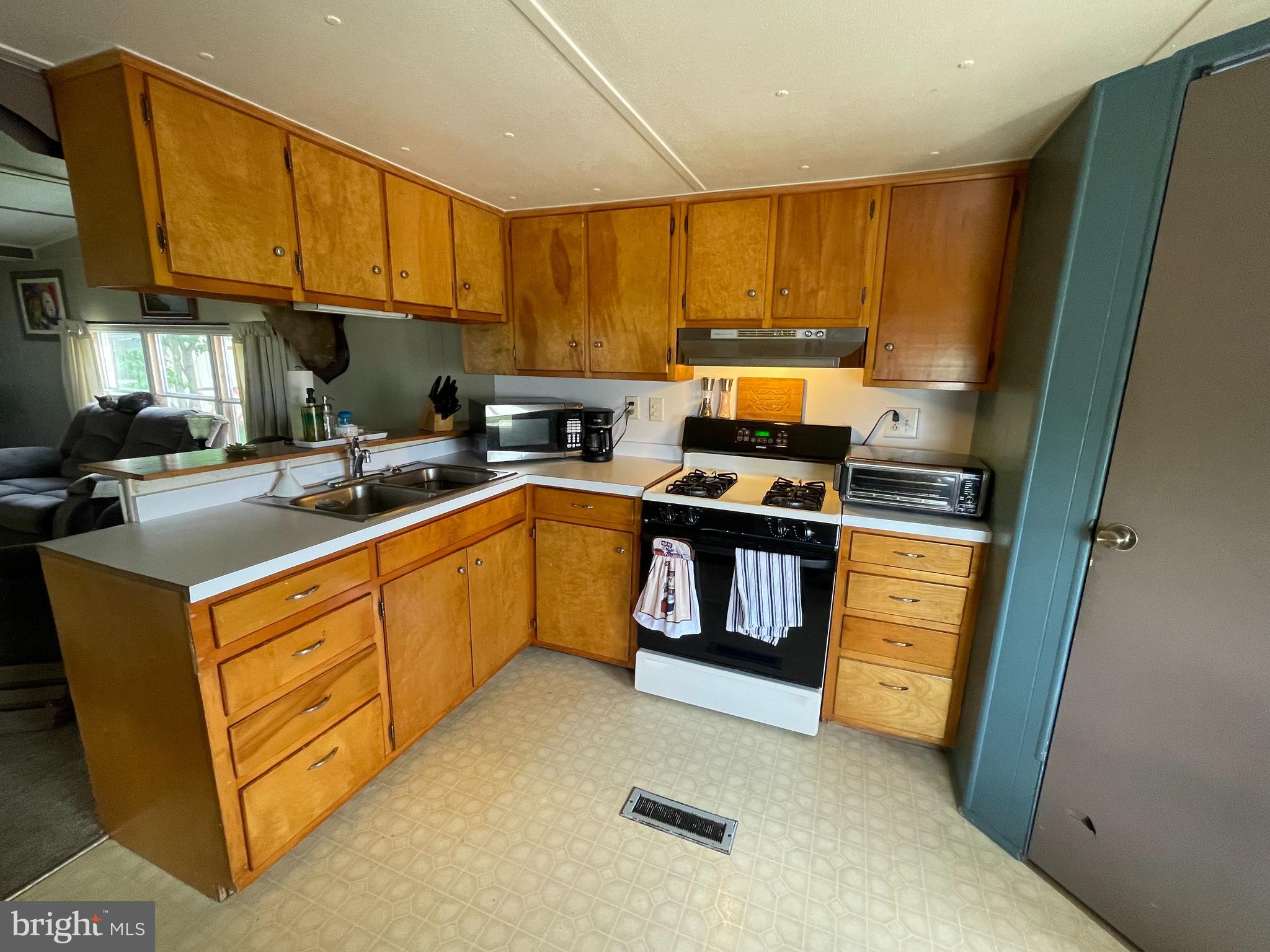 28 Ridgewood Manor Manheim, PA 17545 - Photo 16 of 29 Kitchen
