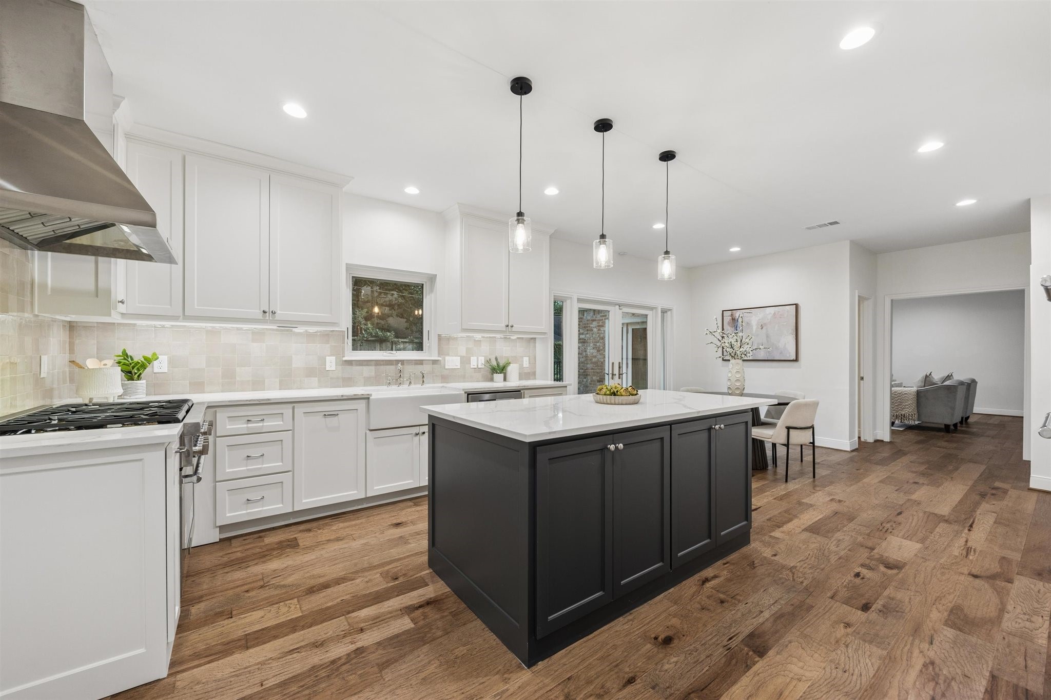 11903 Stoney Ridge Lane Houston, TX 77024 - Photo 15 of 44 Light and bright spacious kitchen with an island and breakfast area