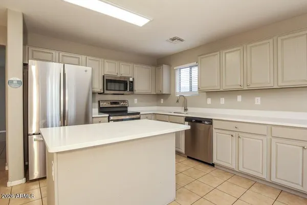 $2,070 | 7225 South 37th Glen, Phoenix, AZ 85041