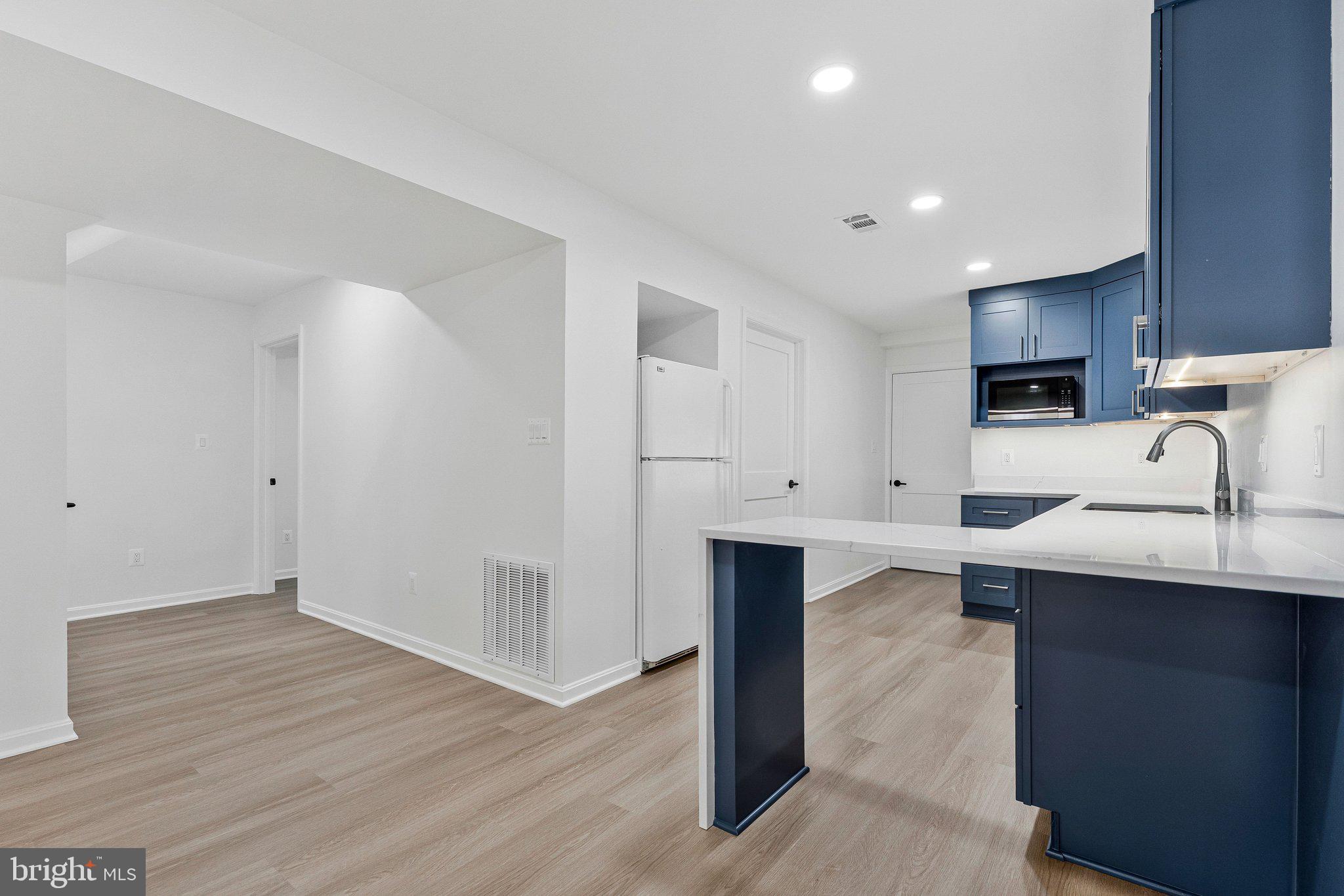 7730 Falstaff Road McLean, VA 22102 - Photo 53 of 83 Wet bar with seating