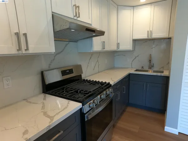 $3,300 | 722 Foothill Boulevard, Oakland, CA 94606