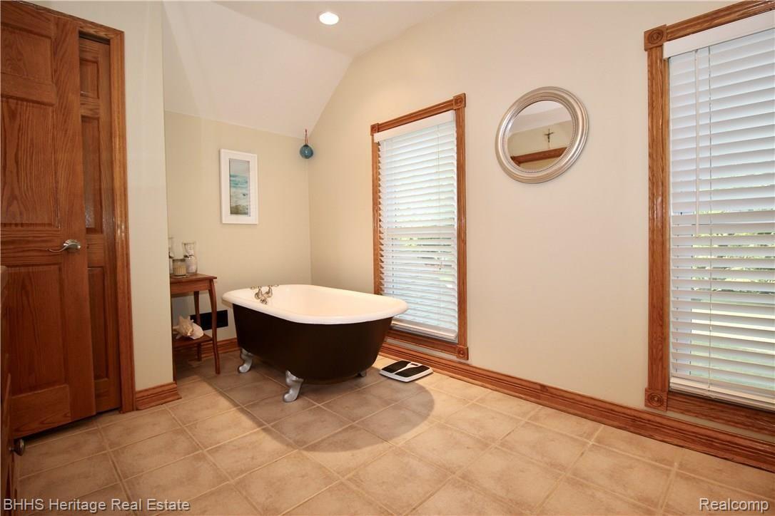 10975 West Allen Road Fowlerville, MI 48836 - Photo 16 of 31 Master Full bath