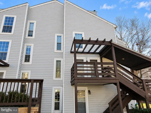 $2,395 | 10053 Oakton Terrace Road, Unit 10053, Oakton, VA 22124