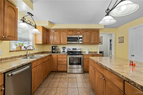 $379,900 | 1 Gerry Avenue, New Hartford, NY 13413
