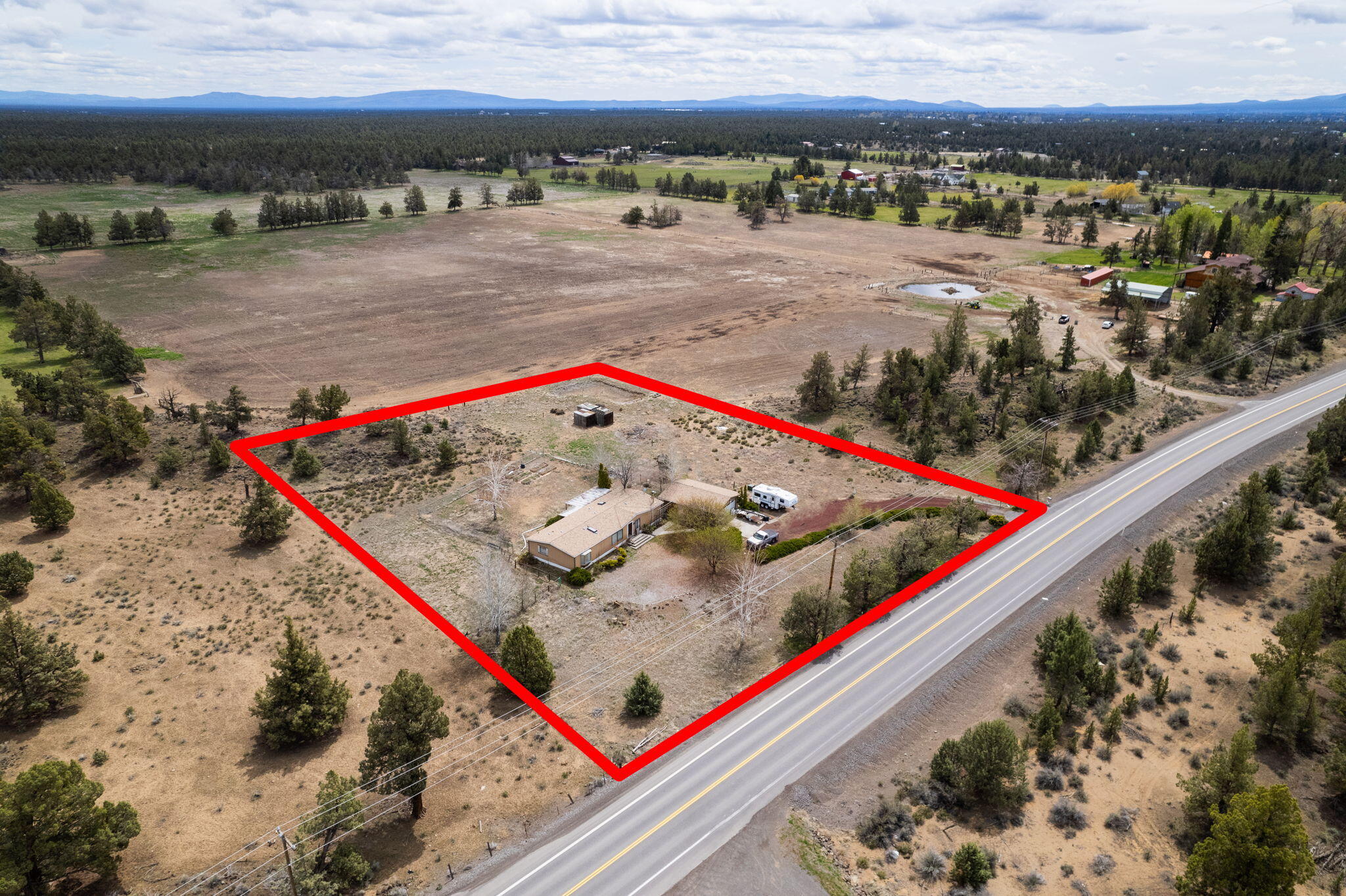64350 Deschutes Market Road Bend, OR 97701 - Photo 6 of 25 Property lines are approximate.