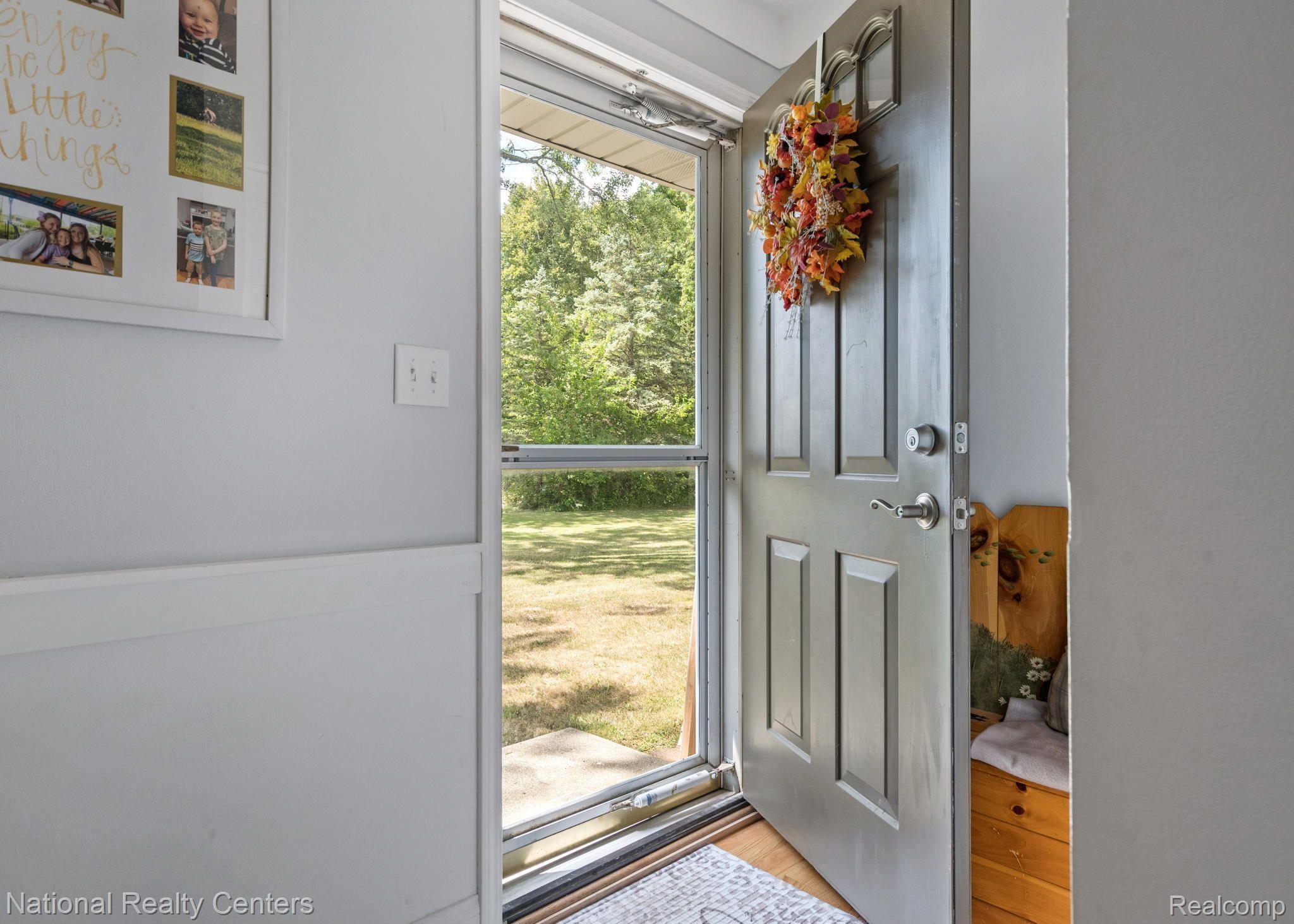 27365 Bell Road New Boston, MI 48164 - Photo 4 of 52 Gallery Image 4
