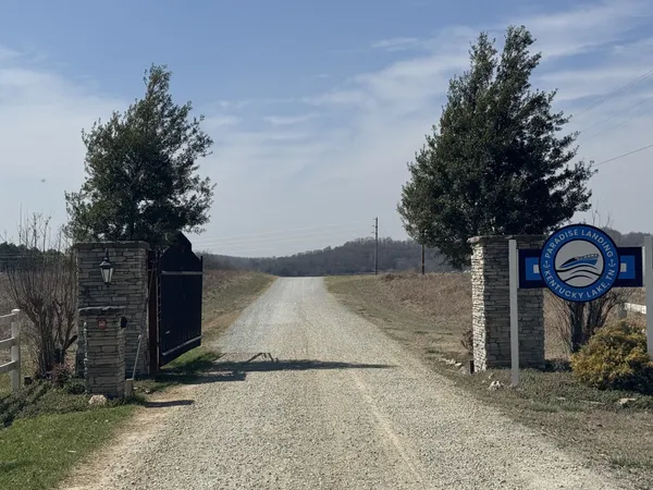 $96,000 | 437 Hardin Btm Road, Clifton, TN 38425