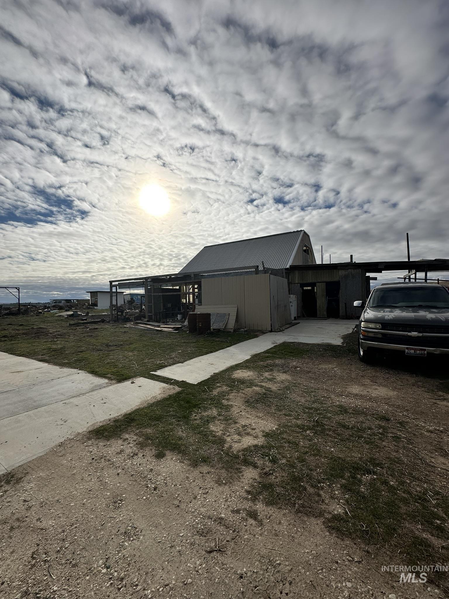 6750 Dearborne Road Nampa, ID 83686 - Photo 6 of 26 View of side of home with dirt driveway