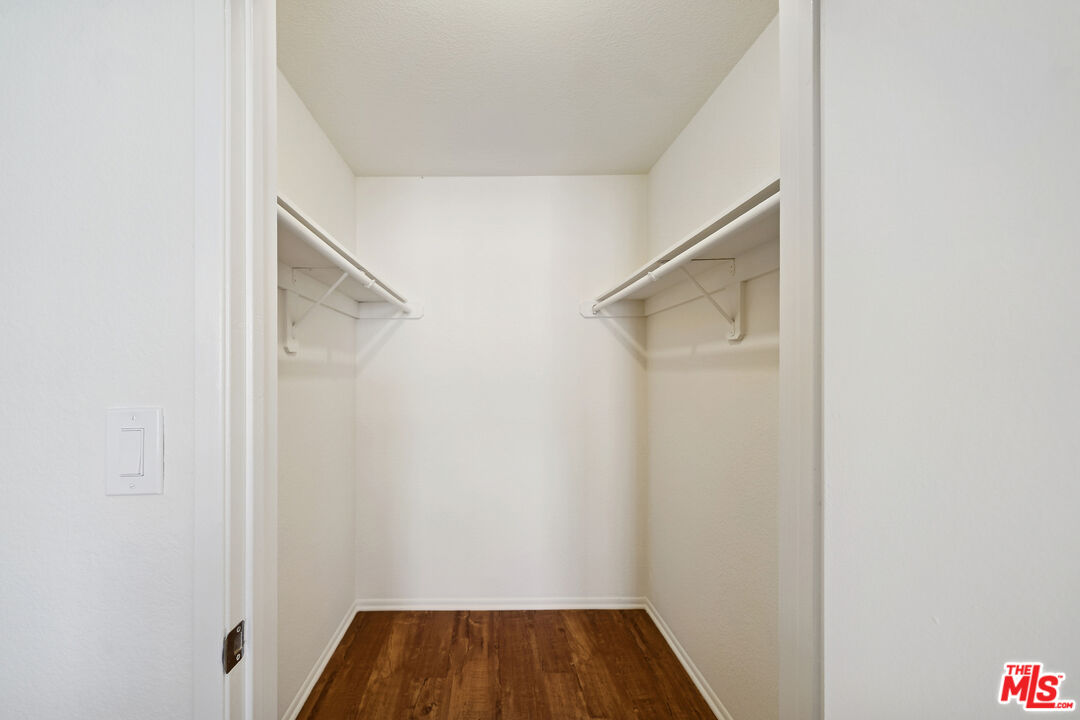 870 Crenshaw Boulevard, Unit 204 Los Angeles, CA 90005 - Photo 11 of 17