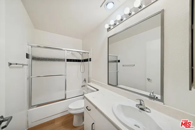 $2,695 | 870 Crenshaw Boulevard, Unit 204, Los Angeles, CA 90005