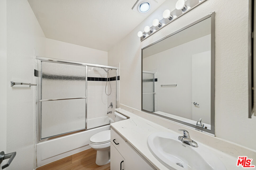 870 Crenshaw Boulevard, Unit 204 Los Angeles, CA 90005 - Photo 12 of 17