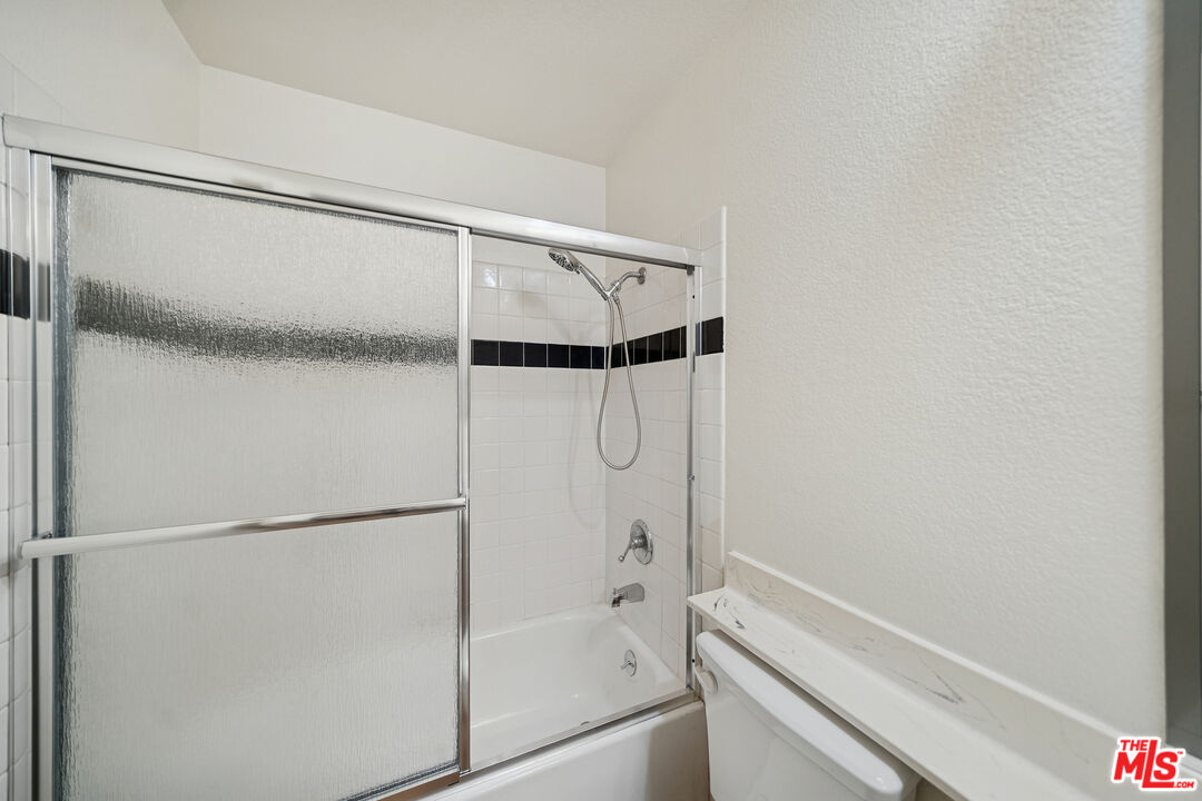 870 Crenshaw Boulevard, Unit 204 Los Angeles, CA 90005 - Photo 13 of 17