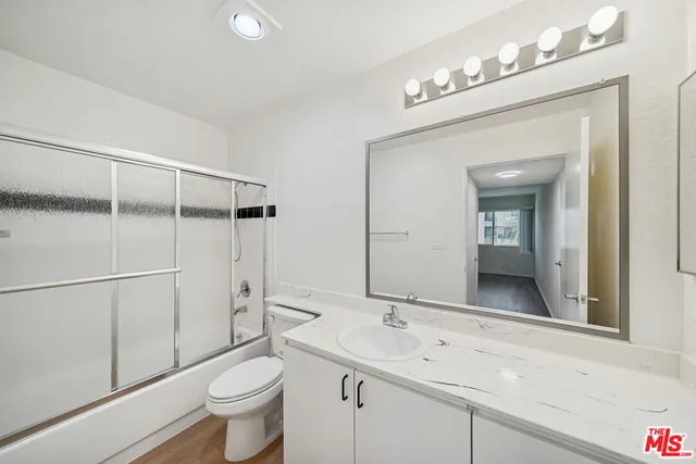 $2,695 | 870 Crenshaw Boulevard, Unit 204, Los Angeles, CA 90005