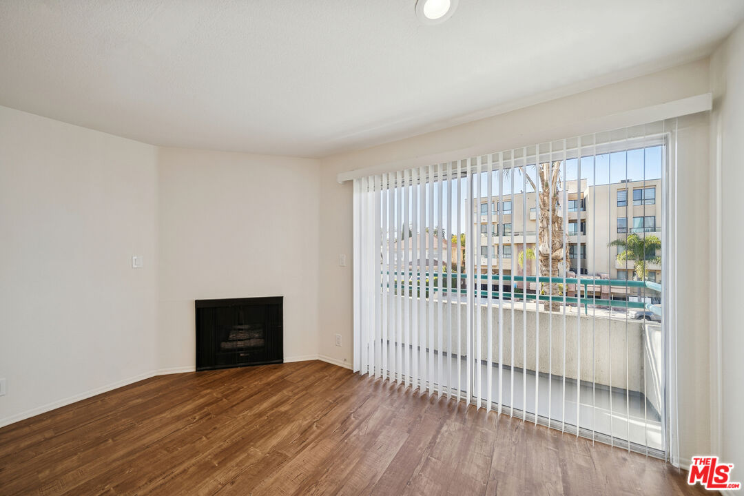 870 Crenshaw Boulevard, Unit 204 Los Angeles, CA 90005 - Photo 8 of 17