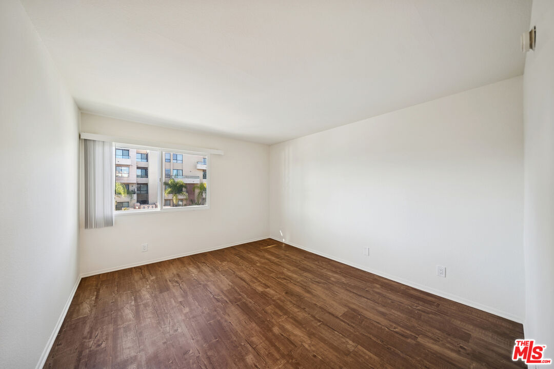 870 Crenshaw Boulevard, Unit 204 Los Angeles, CA 90005 - Photo 9 of 17