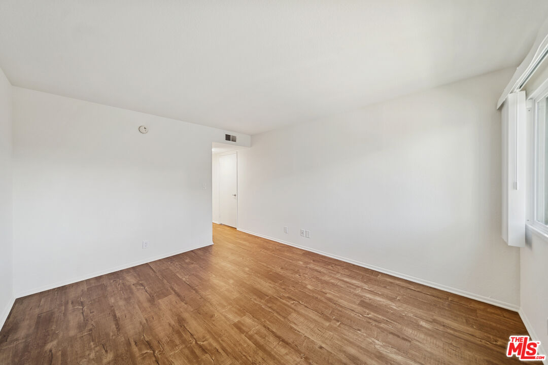 870 Crenshaw Boulevard, Unit 204 Los Angeles, CA 90005 - Photo 10 of 17