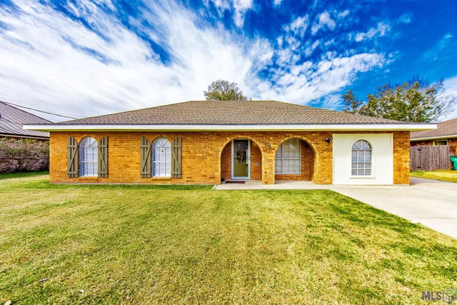 $300,000 | 818 Oak Lane, Thibodaux, LA 70301