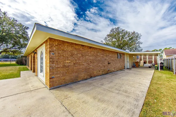 $285,000 | 818 Oak Lane, Thibodaux, LA 70301