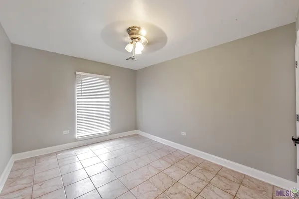 $285,000 | 818 Oak Lane, Thibodaux, LA 70301