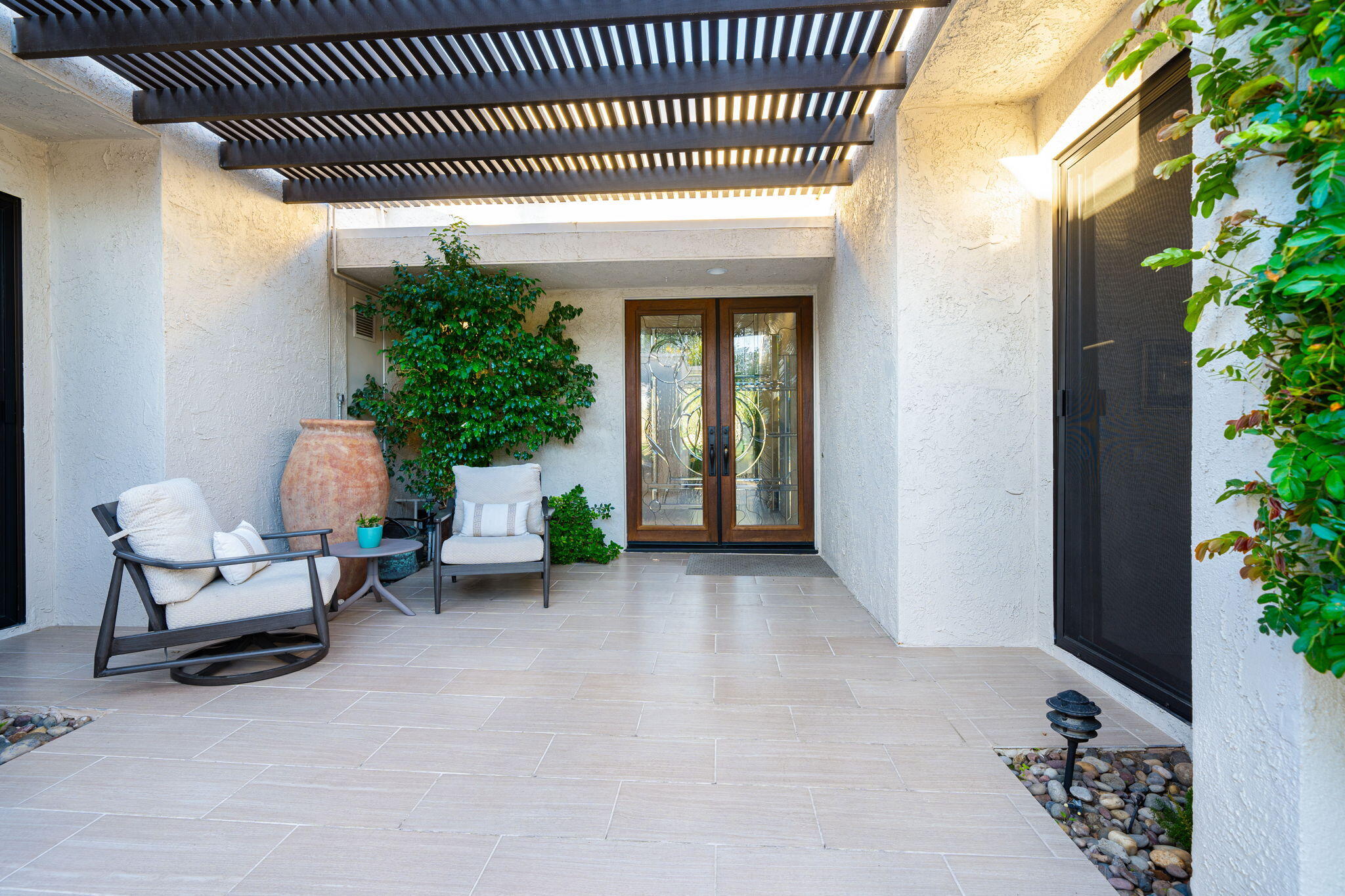 702 Inverness Drive Rancho Mirage, CA 92270 - Photo 11 of 49 a porch with a bench