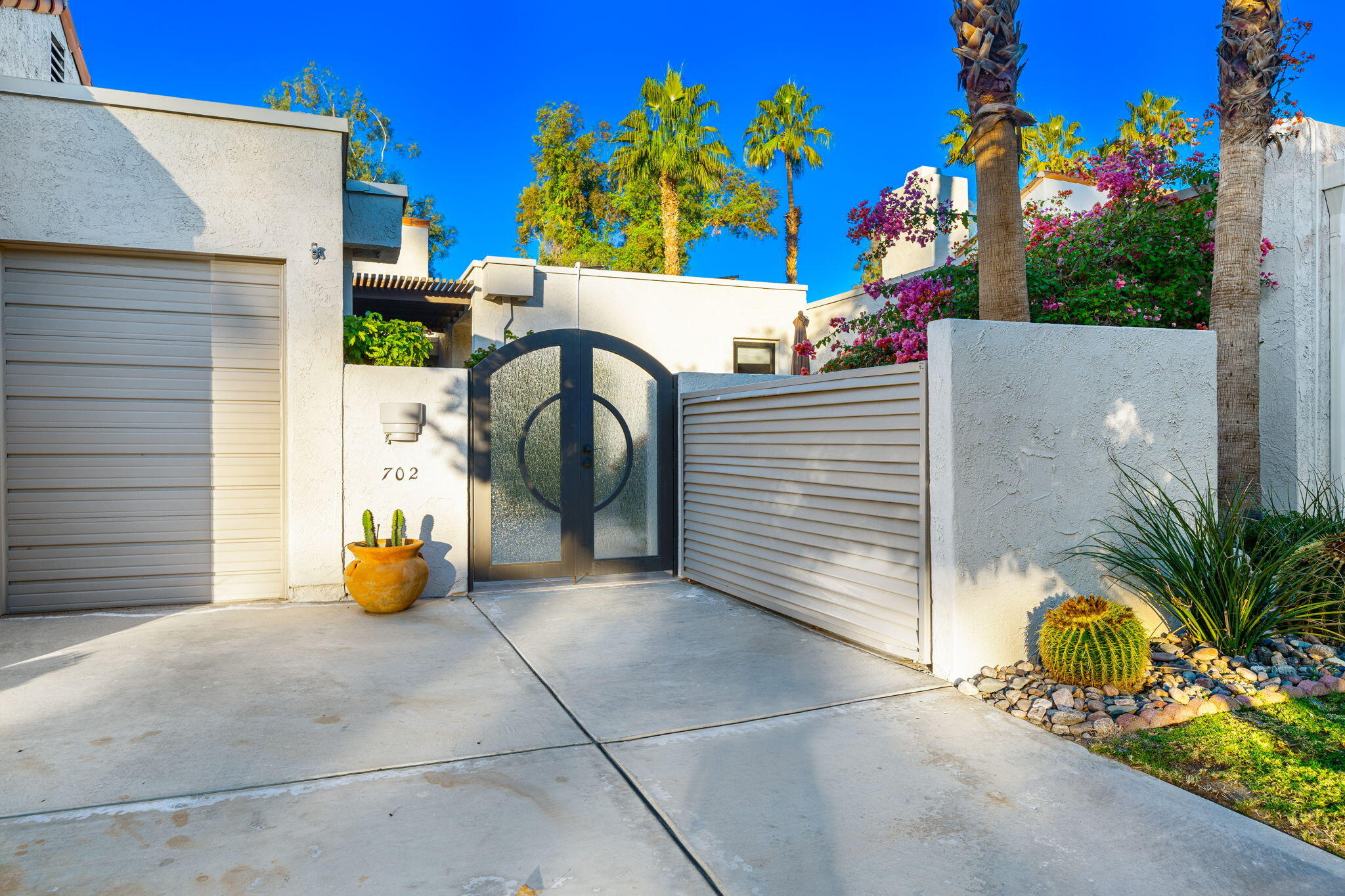 702 Inverness Drive Rancho Mirage, CA 92270 - Photo 6 of 49 a view of a outdoor space with seating area