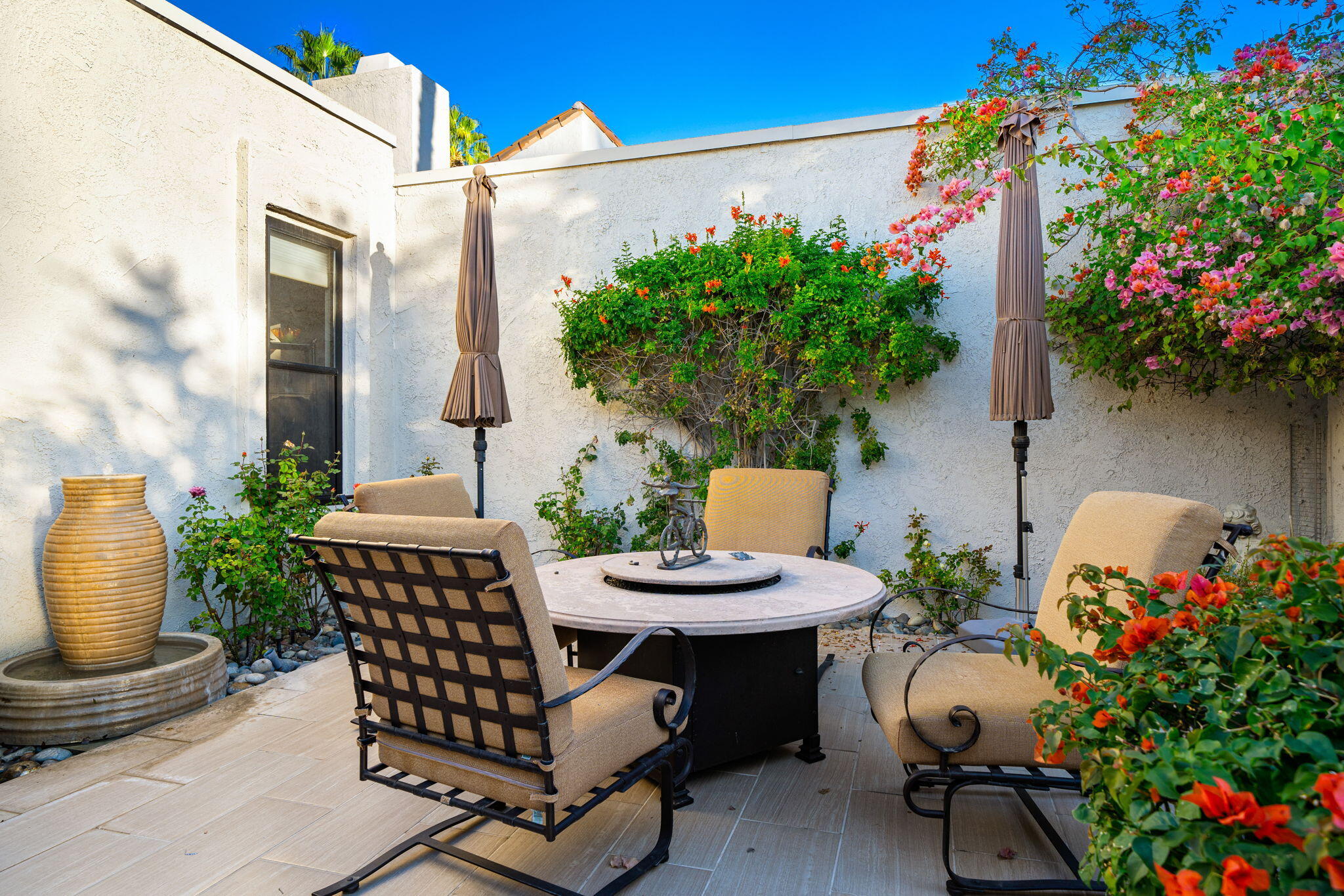 702 Inverness Drive Rancho Mirage, CA 92270 - Photo 8 of 49 a view of a chairs and table in the patio