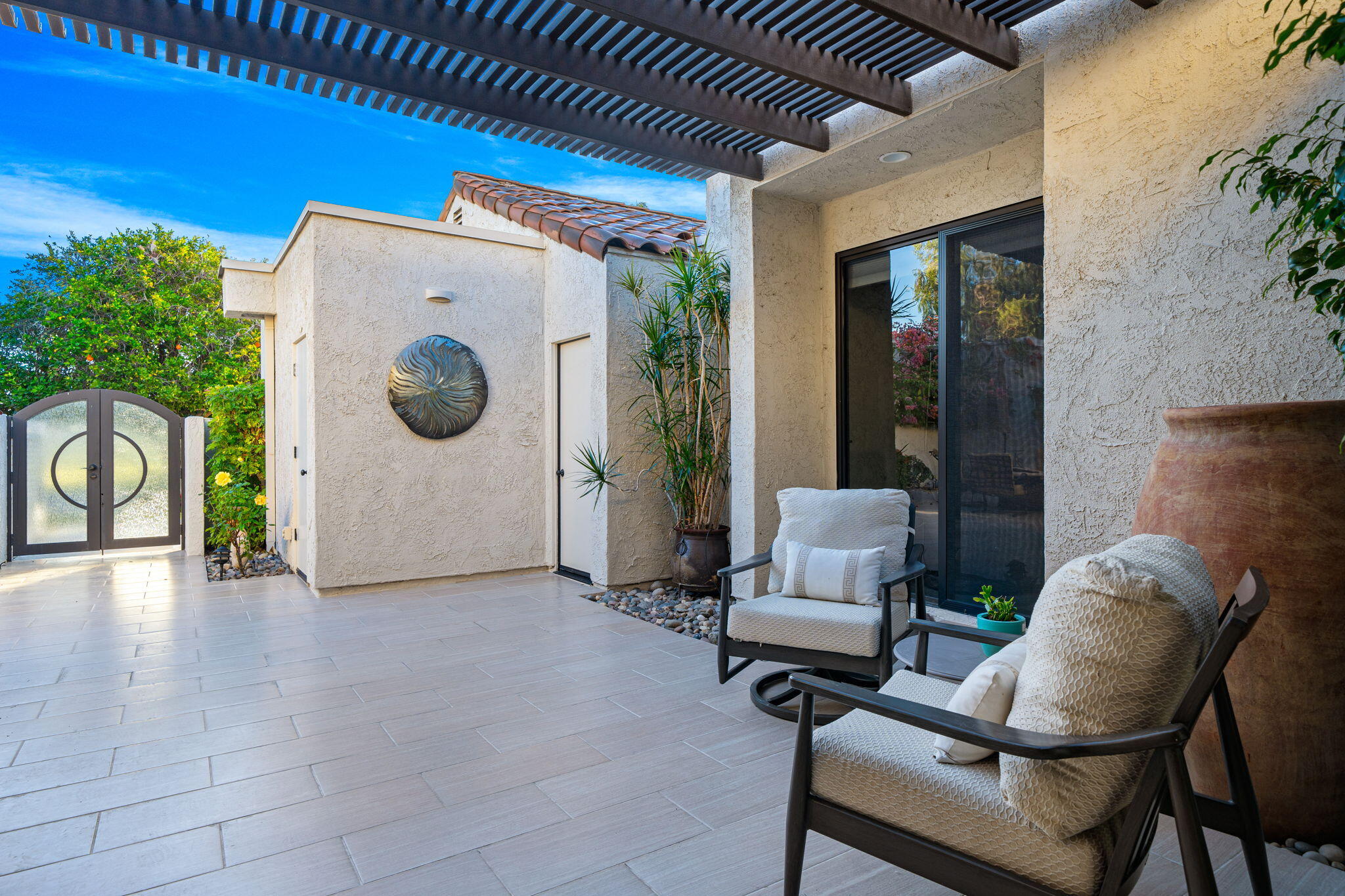 702 Inverness Drive Rancho Mirage, CA 92270 - Photo 10 of 49 a view of outdoor space with seating area