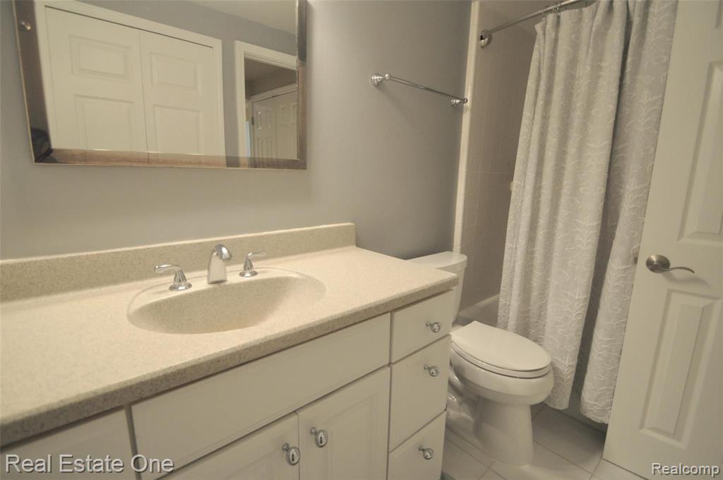 376 Willow Grove Lane, Unit 33 Rochester Hills, MI 48307 - Photo 23 of 44