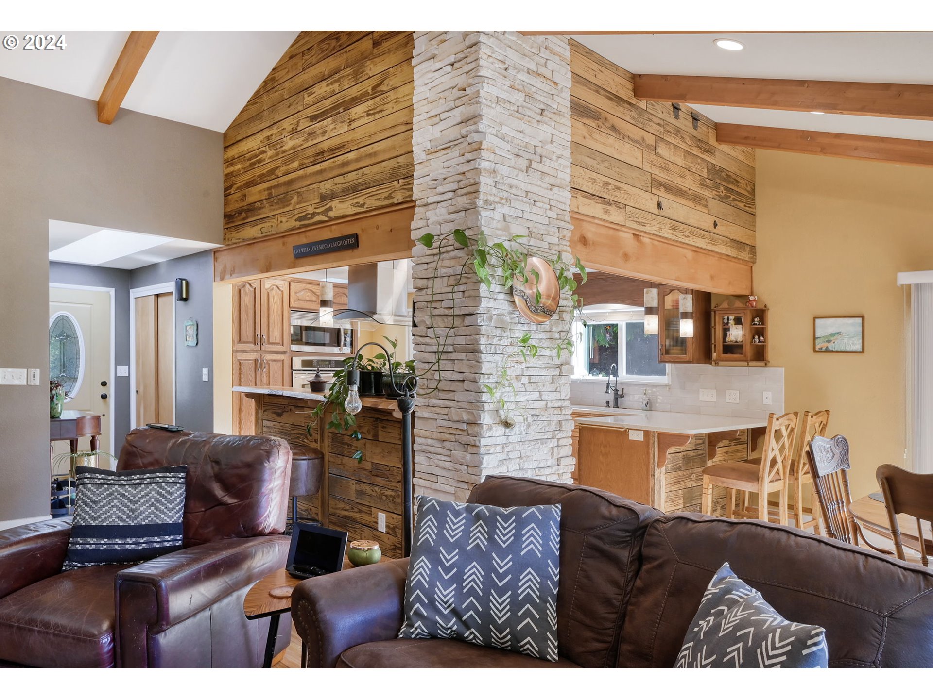 42011 Deerhorn Road Springfield, OR 97478 - Photo 11 of 48 Gallery Image 11