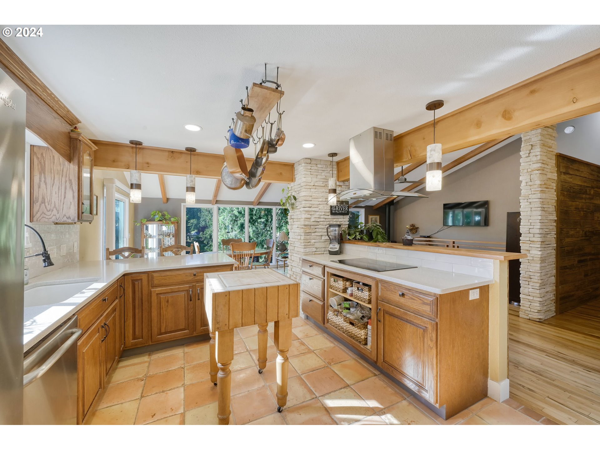 42011 Deerhorn Road Springfield, OR 97478 - Photo 14 of 48 Gallery Image 14