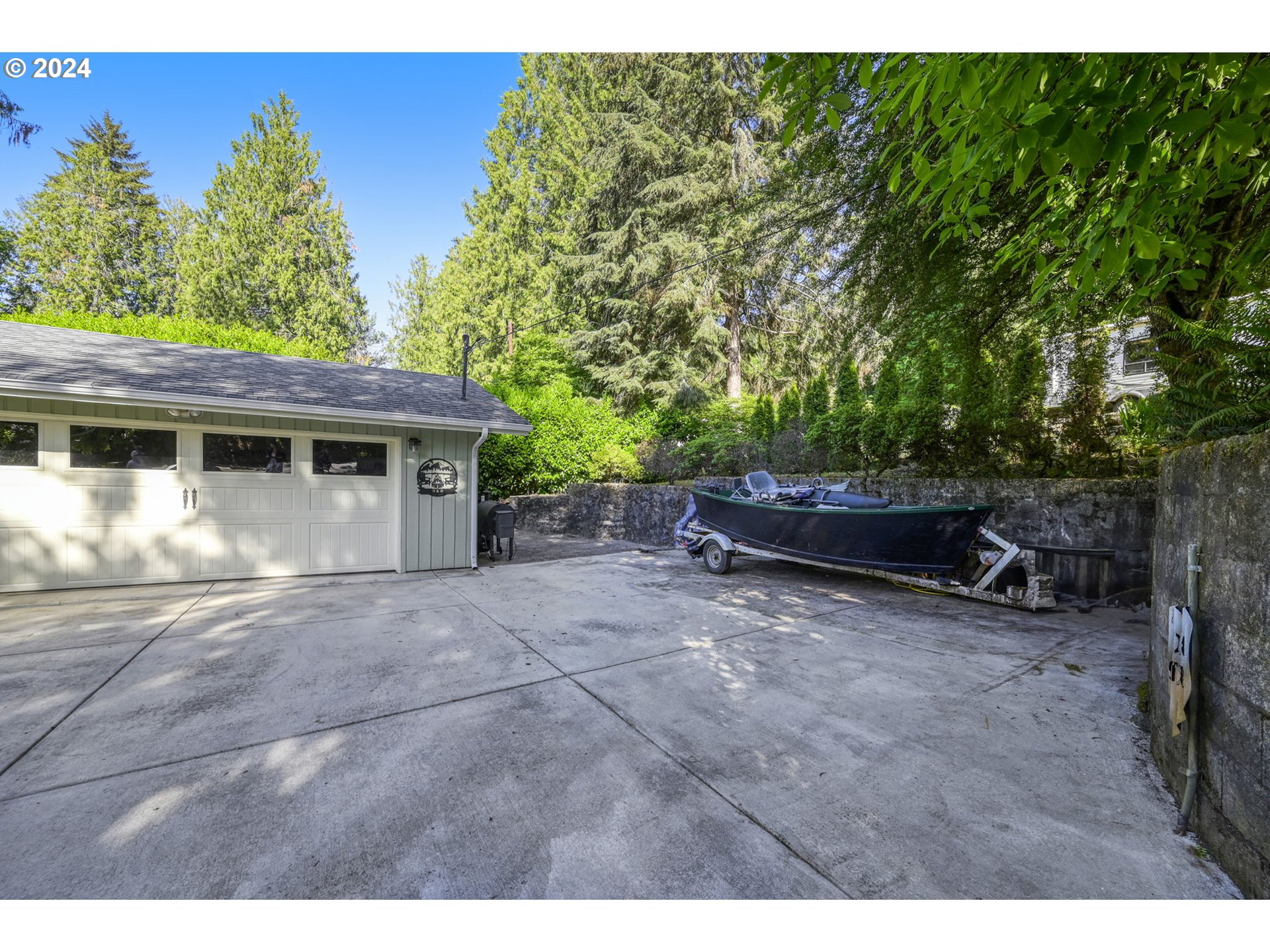42011 Deerhorn Road Springfield, OR 97478 - Photo 4 of 48 Gallery Image 4