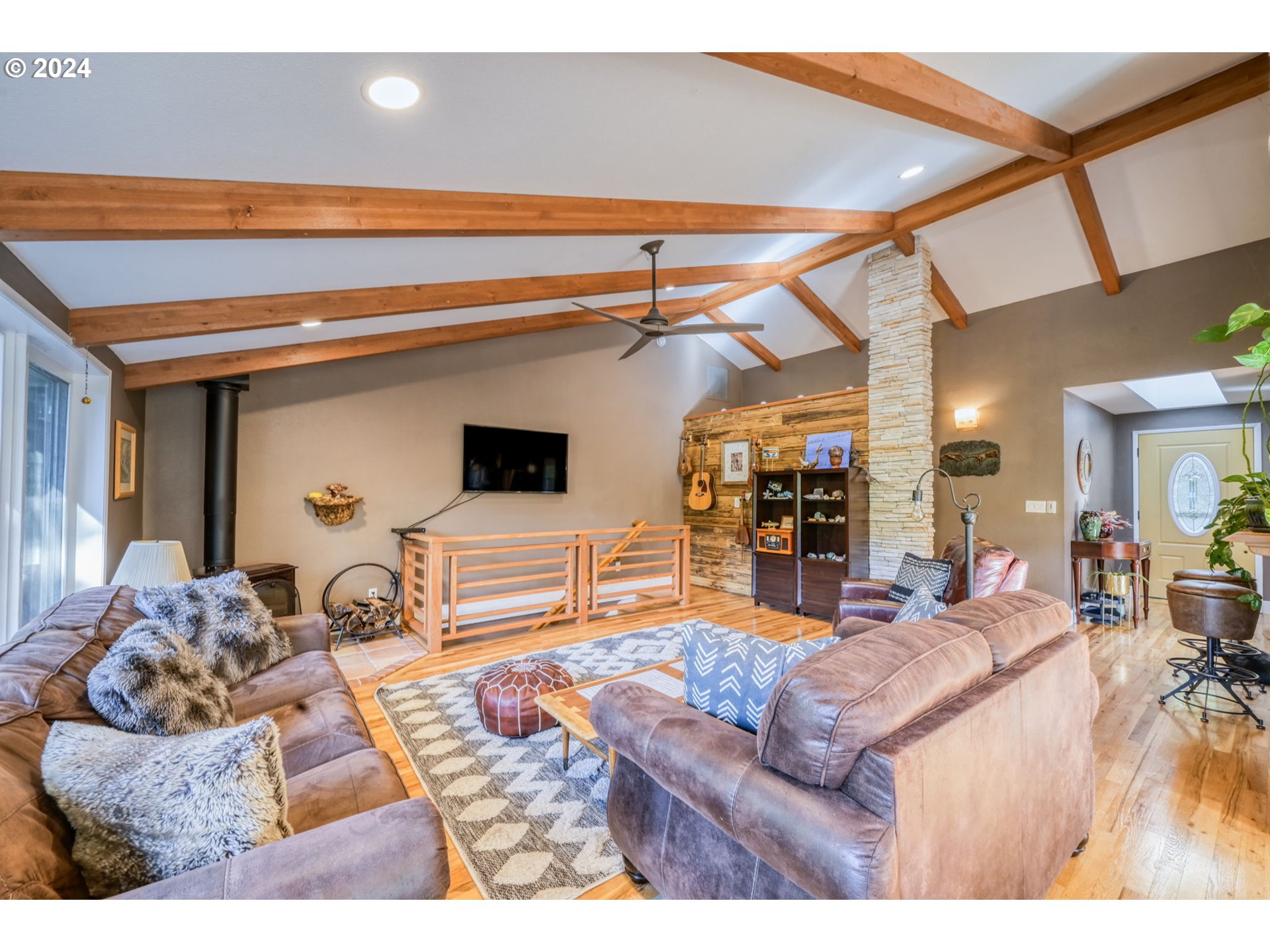42011 Deerhorn Road Springfield, OR 97478 - Photo 8 of 48 Gallery Image 8