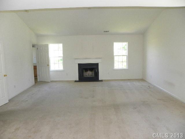 5521 Thompson Road Charlotte, NC 28216 - Photo 11 of 16 Gallery Image 11