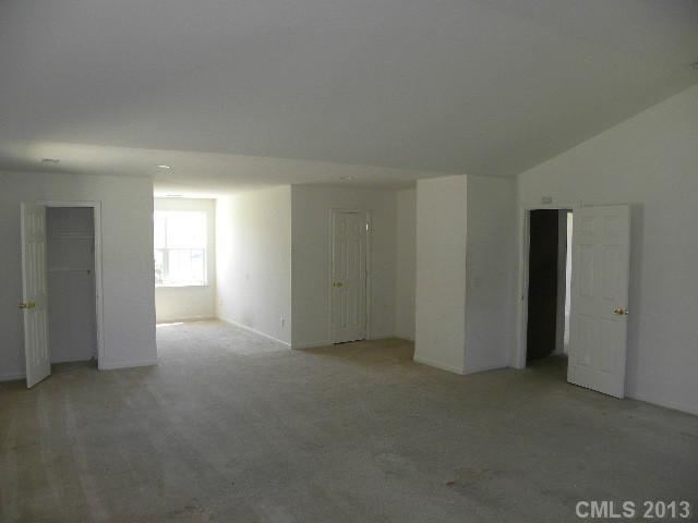 5521 Thompson Road Charlotte, NC 28216 - Photo 12 of 16 Gallery Image 12