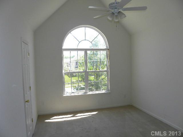 5521 Thompson Road Charlotte, NC 28216 - Photo 13 of 16 Gallery Image 13