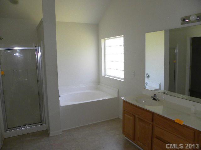 5521 Thompson Road Charlotte, NC 28216 - Photo 14 of 16 Gallery Image 14