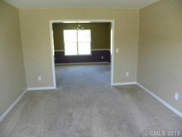 5521 Thompson Road Charlotte, NC 28216 - Photo 4 of 16 Gallery Image 4