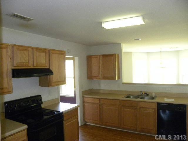 5521 Thompson Road Charlotte, NC 28216 - Photo 6 of 16 Gallery Image 6