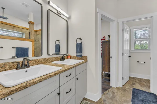 $682,000 | 550 Ridgeview Drive, Mountain City, TN 37683