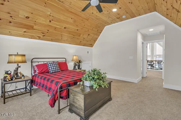 $682,000 | 550 Ridgeview Drive, Mountain City, TN 37683