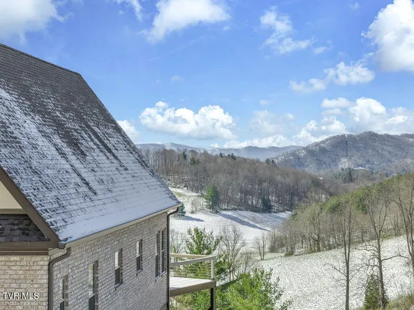 $682,000 | 550 Ridgeview Drive, Mountain City, TN 37683