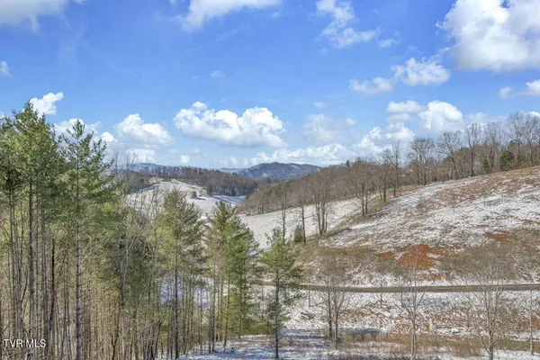 $682,000 | 550 Ridgeview Drive, Mountain City, TN 37683