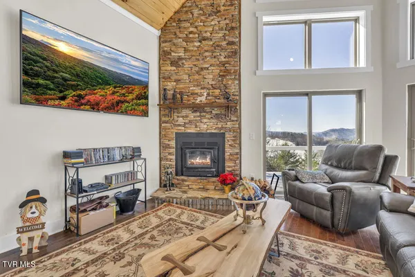 $682,000 | 550 Ridgeview Drive, Mountain City, TN 37683