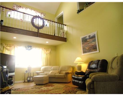 460 Davis School Road Washington, PA 15301 - Photo 2 of 18 Living Room.